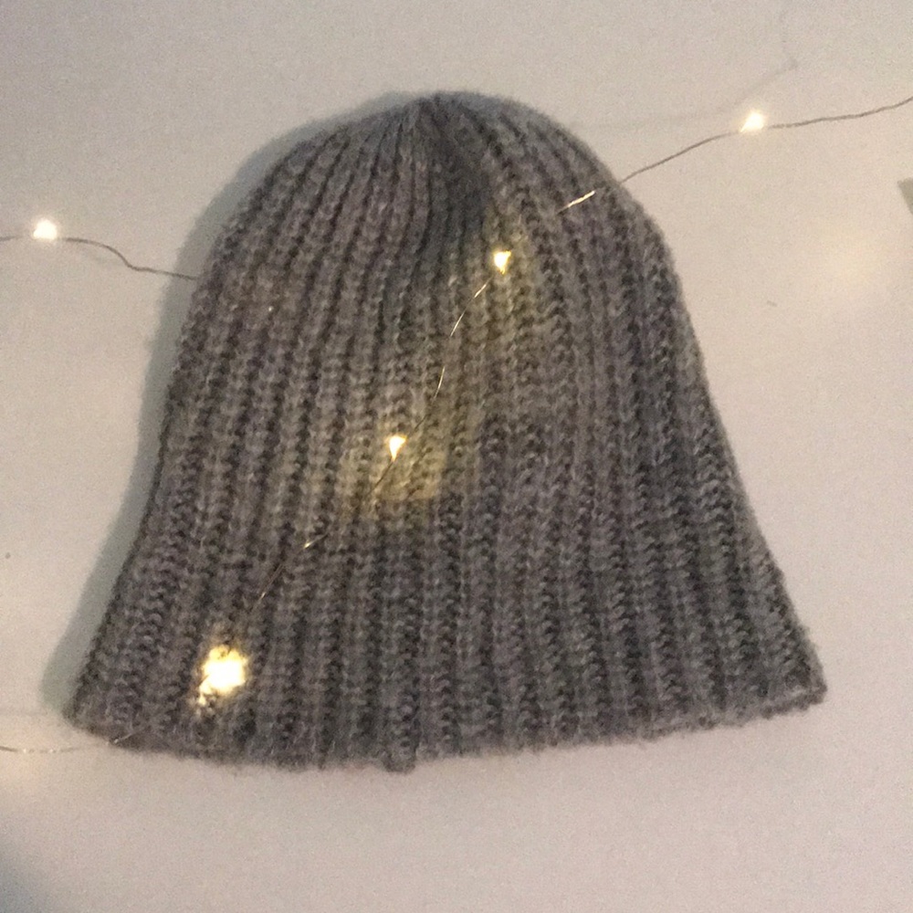 HAND KNIT GRAY BEANIE